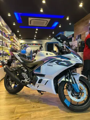 YAMAHA YZF R3 ABS CONNECTED YAMAHA YZF R3 ABS CONNECTED