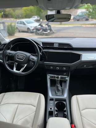AUDI-Q3-2019