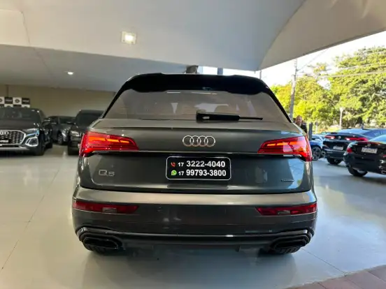 AUDI-Q5-2022