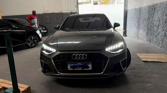 AUDI-A4-2022