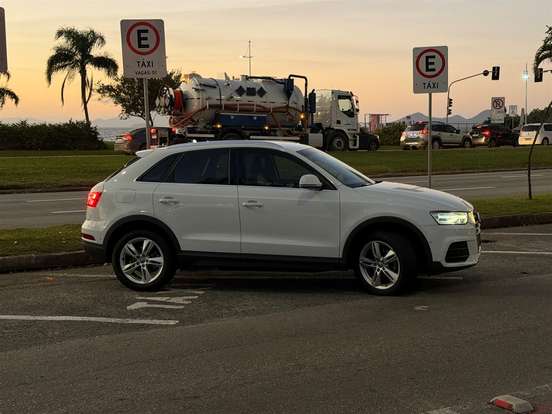 AUDI-Q3-1.4 TFSI AMBIENTE FLEX 4P S TRONIC AUDI-Q3-2018