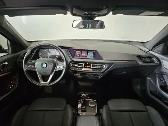 BMW-118i-2019