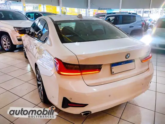 BMW-320i-2021