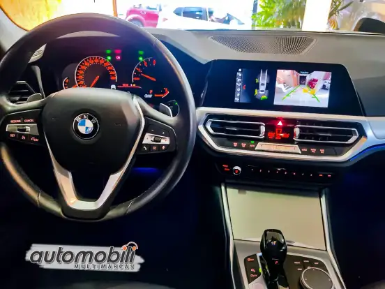 BMW-320i-2021