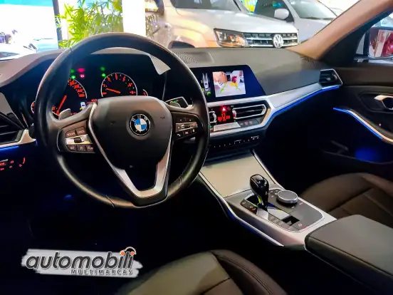 BMW-320i-2021