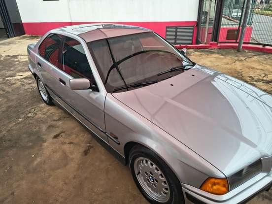 BMW-325i-2.5 SEDAN 24V GASOLINA 4P AUTOMÁTICO BMW-325i-1995