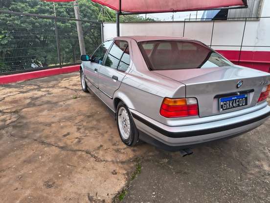 BMW-325i-2.5 SEDAN 24V GASOLINA 4P AUTOMÁTICO BMW-325i-1995