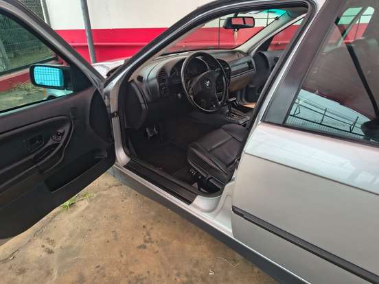 BMW-325i-2.5 SEDAN 24V GASOLINA 4P AUTOMÁTICO BMW-325i-1995