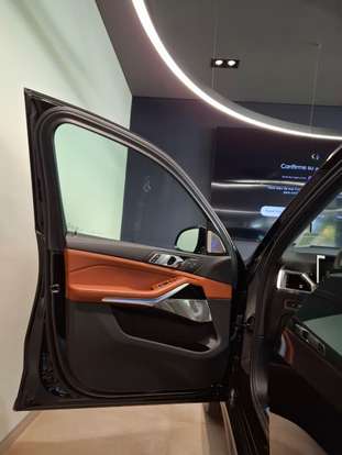 BMW-X7-2025