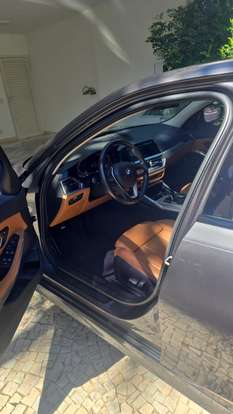 BMW-320i-2022