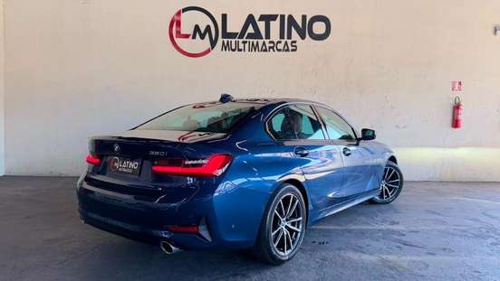 BMW-320i-2022