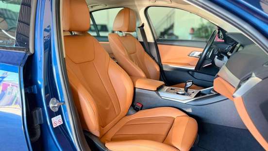 BMW-320i-2022