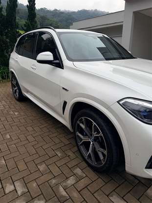 BMW-X5-2021