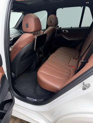 BMW-X5-2021