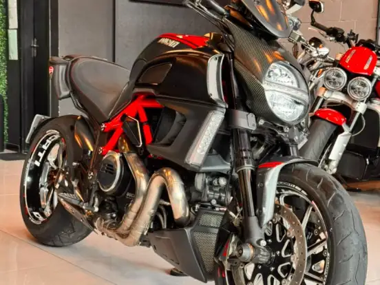 DUCATI-DIAVEL CARBON DUCATI-DIAVEL CARBON-2013