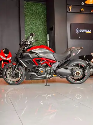 DUCATI-DIAVEL CARBON-2013
