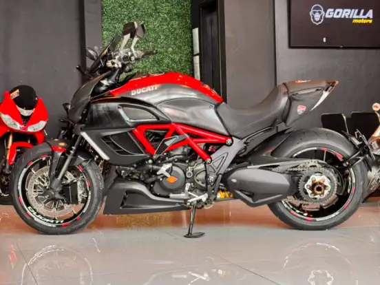 DUCATI-DIAVEL CARBON DUCATI-DIAVEL CARBON-2013