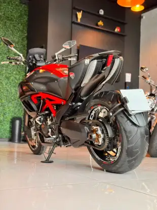 DUCATI-DIAVEL CARBON-2013