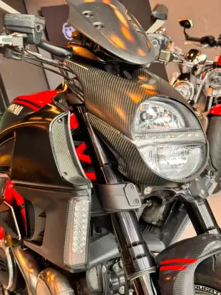 DUCATI-DIAVEL CARBON-2013