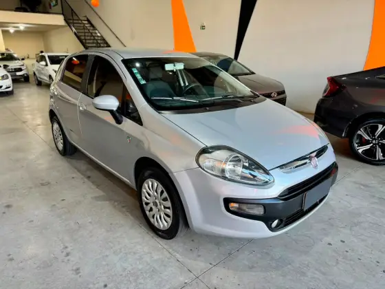 FIAT PUNTO 1.4 ATTRACTIVE ITALIA 8V FLEX 4P MANUAL FIAT PUNTO 1.4 ATTRACTIVE ITALIA 8V FLEX 4P MANUAL