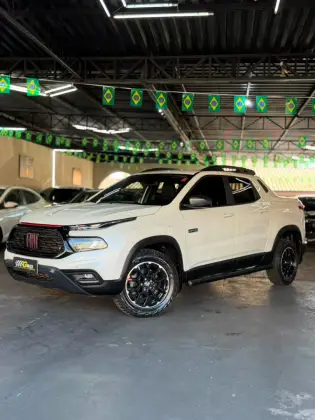 FIAT TORO 2.0 16V TURBO DIESEL ULTRA 4WD AT9 FIAT TORO 2.0 16V TURBO DIESEL ULTRA 4WD AT9