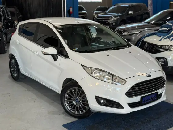 FORD FIESTA 1.6 TITANIUM HATCH 16V FLEX 4P AUTOMÁTICO FORD FIESTA 1.6 TITANIUM HATCH 16V FLEX 4P AUTOMÁTICO