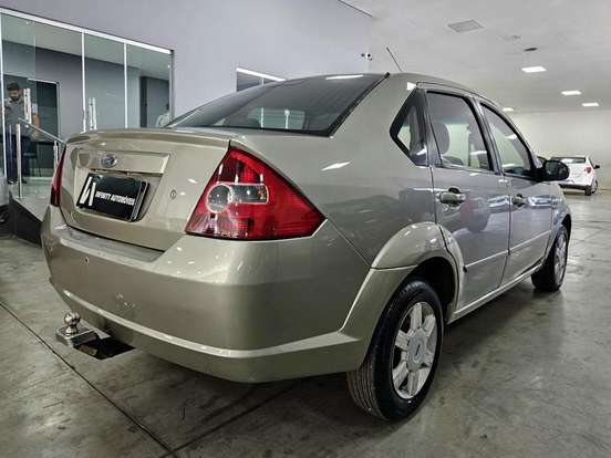 FORD-FIESTA-1.6 MPI SEDAN 8V FLEX 4P MANUAL FORD-FIESTA-2005