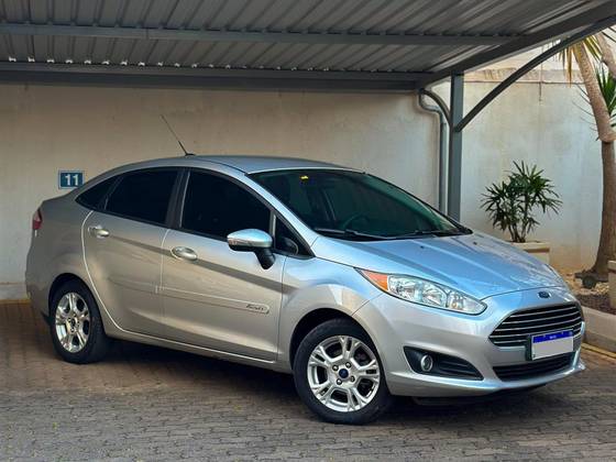 FORD FIESTA 1.6 SE SEDAN 16V FLEX 4P POWERSHIFT