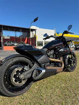 HARLEY-DAVIDSON-SOFTAIL FXDR 114-2019