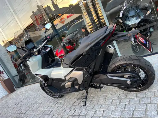 HONDA-X-ADV-2024