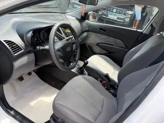 HYUNDAI-HB20S-2015