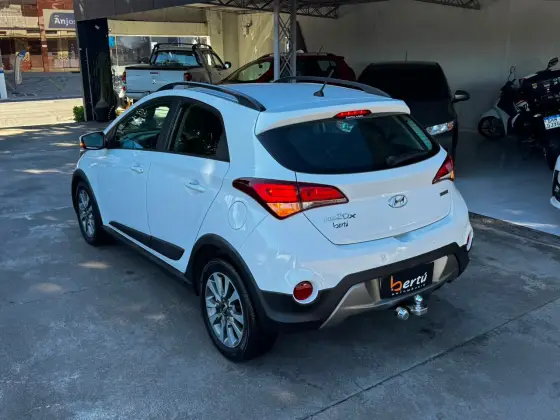 HYUNDAI HB20X 1.6 16V STYLE FLEX 4P AUTOMÁTICO