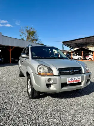 HYUNDAI TUCSON 2.0 MPFI GL 16V 142CV 2WD GASOLINA 4P MANUAL HYUNDAI TUCSON 2.0 MPFI GL 16V 142CV 2WD GASOLINA 4P MANUAL