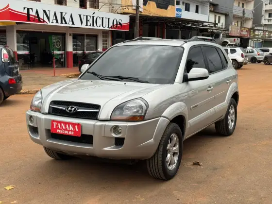 HYUNDAI TUCSON 2.0 MPFI GLS 16V 143CV 2WD FLEX 4P AUTOMÁTICO HYUNDAI TUCSON 2.0 MPFI GLS 16V 143CV 2WD FLEX 4P AUTOMÁTICO