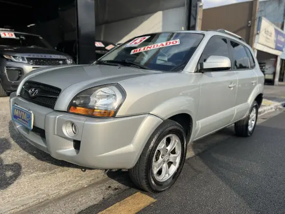 HYUNDAI TUCSON 2.0 MPFI GLS 16V 143CV 2WD GASOLINA 4P AUTOMÁTICO HYUNDAI TUCSON 2.0 MPFI GLS 16V 143CV 2WD GASOLINA 4P AUTOMÁTICO