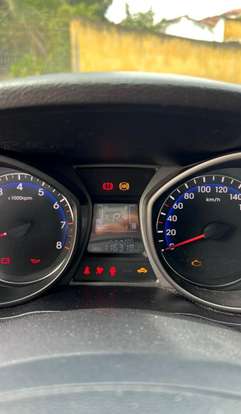 HYUNDAI-HB20S-2015
