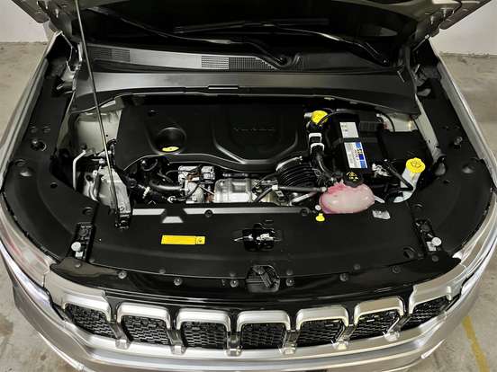 JEEP-COMMANDER-2023