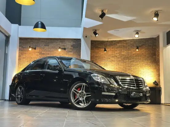 MERCEDES-BENZ-E 63 AMG-5.5 V8 32V BI-TURBO GASOLINA 4P AUTOMÁTICO MERCEDES-BENZ-E 63 AMG-2011