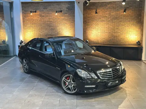 MERCEDES-BENZ-E 63 AMG-5.5 V8 32V BI-TURBO GASOLINA 4P AUTOMÁTICO MERCEDES-BENZ-E 63 AMG-2011