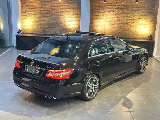 MERCEDES-BENZ-E 63 AMG-5.5 V8 32V BI-TURBO GASOLINA 4P AUTOMÁTICO MERCEDES-BENZ-E 63 AMG-2011