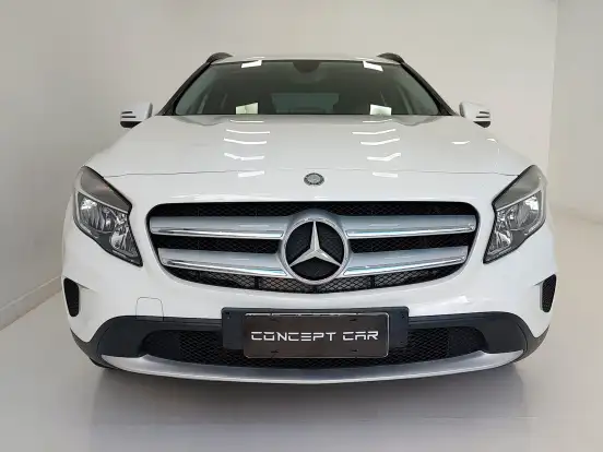 MERCEDES-BENZ-GLA 200-2016