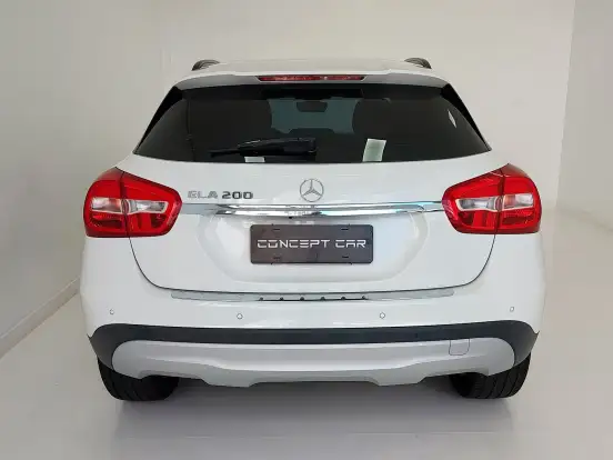 MERCEDES-BENZ-GLA 200-2016