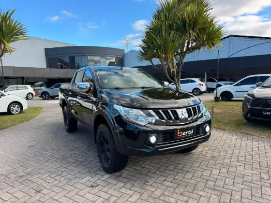MITSUBISHI L200 TRITON 2.4 16V TURBO DIESEL SPORT HPE CD 4P 4X4 AUTOMÁTICO
