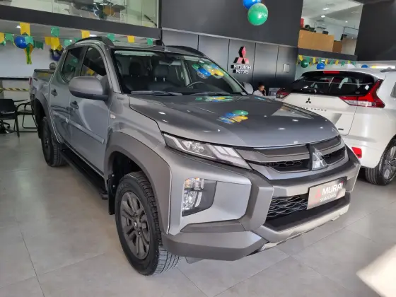 MITSUBISHI L200 TRITON 2.4 16V TURBO DIESEL SPORT OUTDOOR PLUS CD 4P 4X4 AUTOMÁTICO MITSUBISHI L200 TRITON 2.4 16V TURBO DIESEL SPORT OUTDOOR PLUS CD 4P 4X4 AUTOMÁTICO