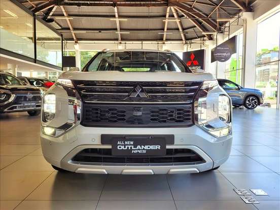 MITSUBISHI-OUTLANDER-2025