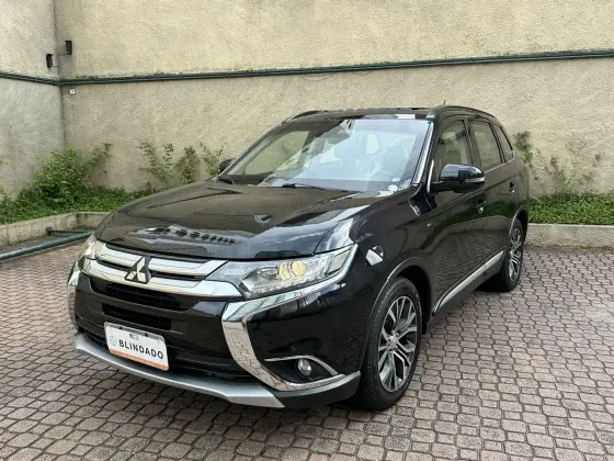 MITSUBISHI OUTLANDER 3.0 GT 4X4 V6 24V GASOLINA 4P AUTOMÁTICO MITSUBISHI OUTLANDER 3.0 GT 4X4 V6 24V GASOLINA 4P AUTOMÁTICO