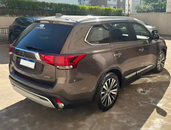 MITSUBISHI-OUTLANDER-2019