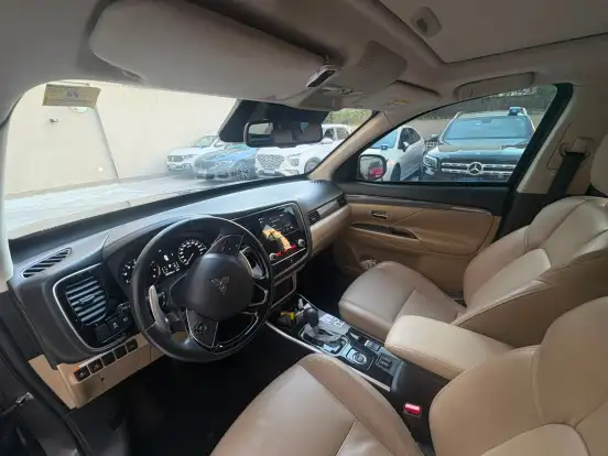 MITSUBISHI-OUTLANDER-2019