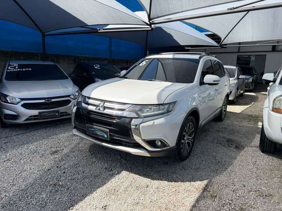 MITSUBISHI-OUTLANDER-3.0 GT 4X4 V6 24V GASOLINA 4P AUTOMÁTICO MITSUBISHI-OUTLANDER-2015
