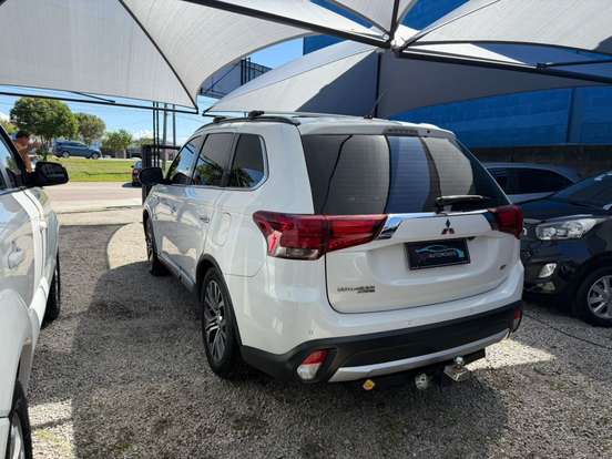 MITSUBISHI-OUTLANDER-2015